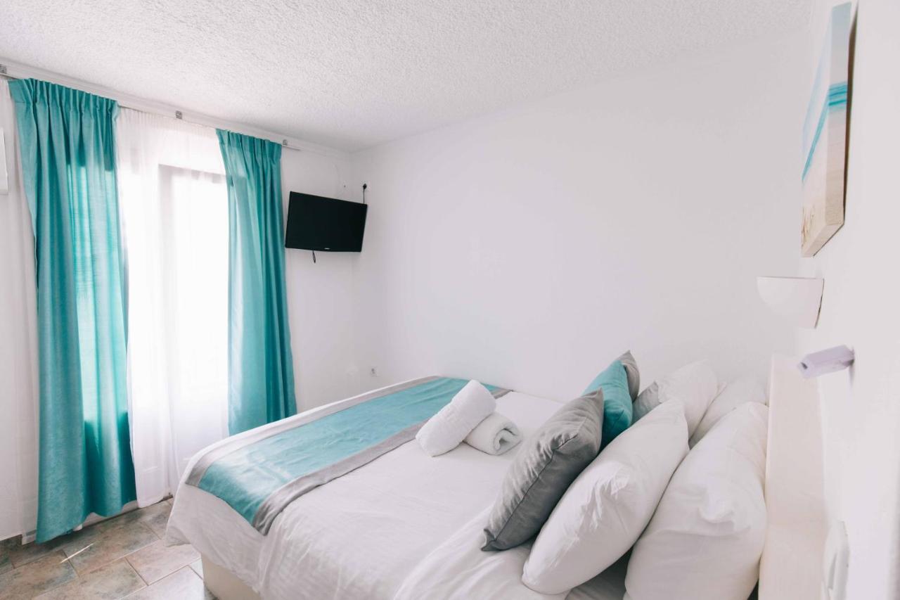 คาเฟียริส อพาร์ตเมนต์ - ออน เดอะ คลิฟ Aparthotel ฟิรอสเตฟานี ภายนอก รูปภาพ
