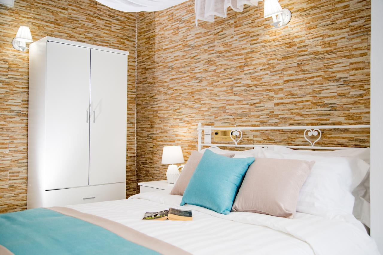 คาเฟียริส อพาร์ตเมนต์ - ออน เดอะ คลิฟ Aparthotel ฟิรอสเตฟานี ภายนอก รูปภาพ